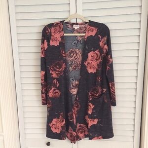 LulaRoe Sweater, Size Small, Gray‎ & Pink Rose Print, Pockets, 3/4 Sleeves